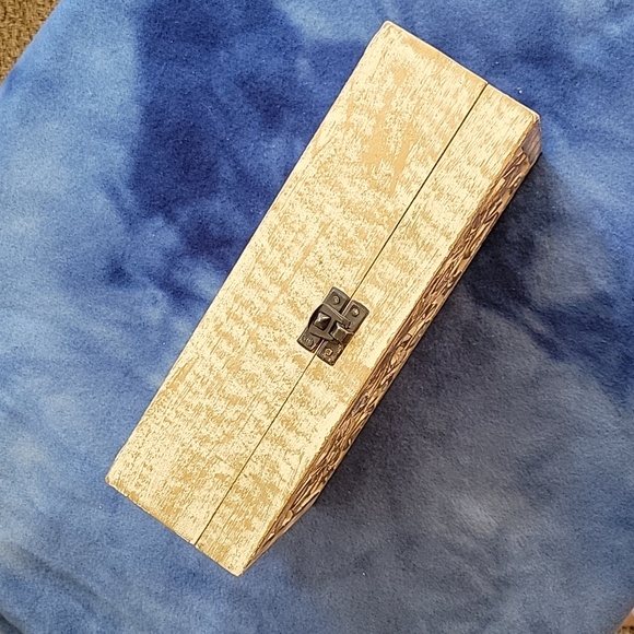 Wooden Carved Box with Mirrors - Picture 4 of 16